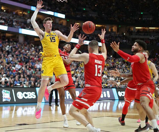 Jon Teske (15) and Ignas Brazdeikis (13)