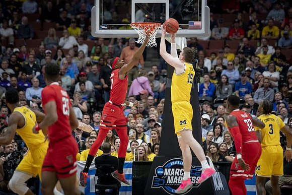 Charles Matthews (1), Jon Teske (15), and Zavier Simpson (3)