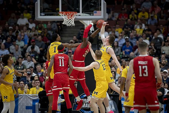 Jordan Poole (2), Charles Matthews (1), Ignas Brazdeikis (13), Jon Teske (15), and Zavier Simpson (3)