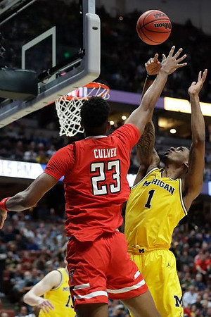 Charles Matthews (1) and Ignas Brazdeikis (13)