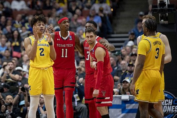 Jordan Poole (2), Ignas Brazdeikis (13), and Zavier Simpson (3)