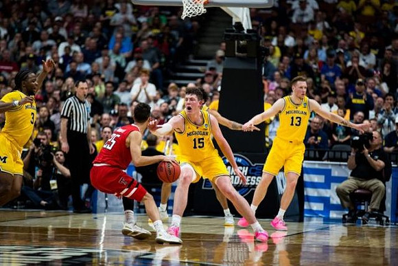 Zavier Simpson (3), Jon Teske (15), and Ignas Brazdeikis (13)