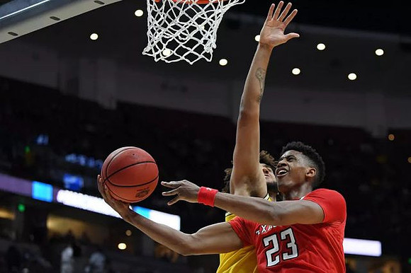 Isaiah Livers (4)