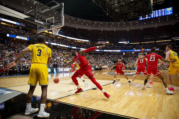 Zavier Simpson (3) and Jon Teske (15)