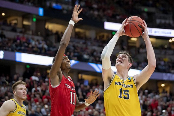 Ignas Brazdeikis (13) and Jon Teske (15)