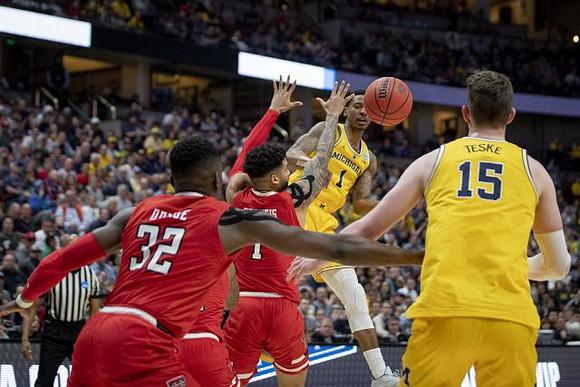 Charles Matthews (1) and Jon Teske (15)