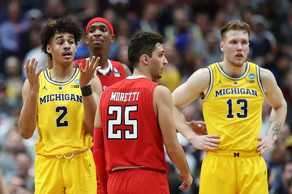 Jordan Poole (2) and Ignas Brazdeikis (13)