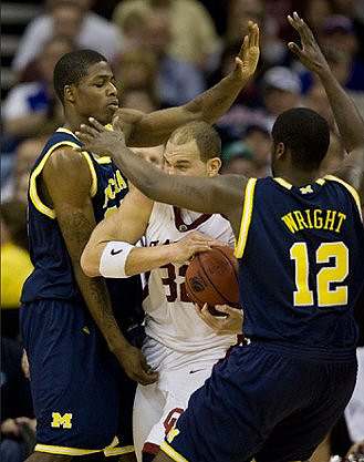 DeShawn Sims (34) and Anthony Wright (12)