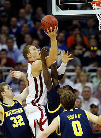 Zack Gibson (32), Manny Harris (3), and Zack Novak (0)