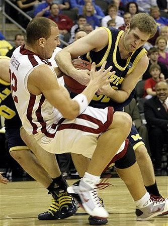 Zack Gibson (32) and Zack Novak (0)