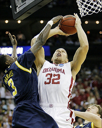 Manny Harris (3) and Zack Novak (0)