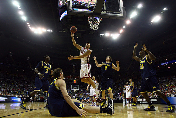 Manny Harris (3), Stu Douglass (1), Zack Novak (0), DeShawn Sims (34), and C.J. Lee (2)