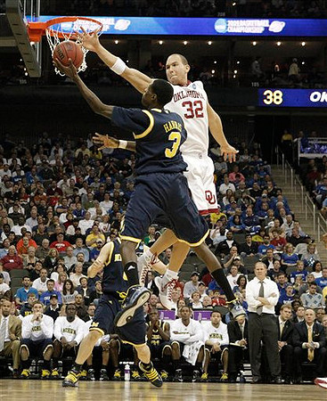 Manny Harris (3) and Zack Novak (0)