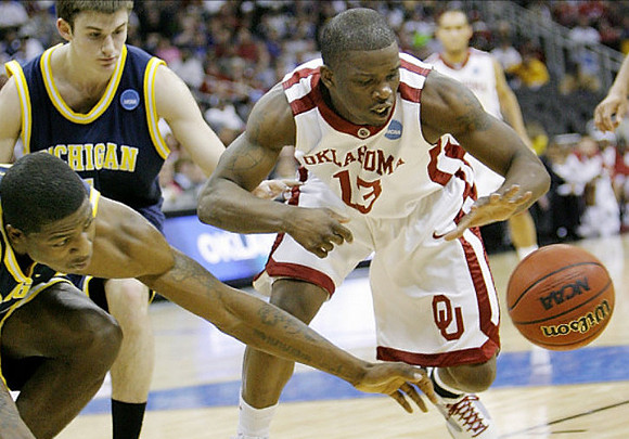 DeShawn Sims (34) and Stu Douglass (1)