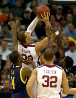 DeShawn Sims (34) and Manny Harris (3)