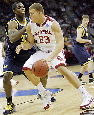 DeShawn Sims (34) and Stu Douglass (1)