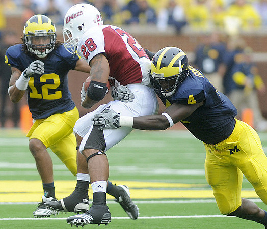 J.T. Floyd (12) and Cameron Gordon (4)