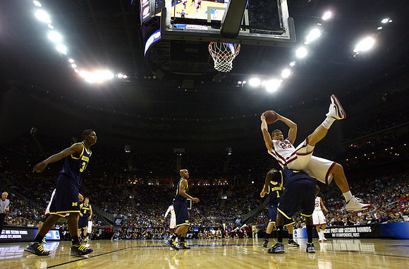 Manny Harris (3), DeShawn Sims (34), Stu Douglass (1), C.J. Lee (2), and Zack Novak (0)