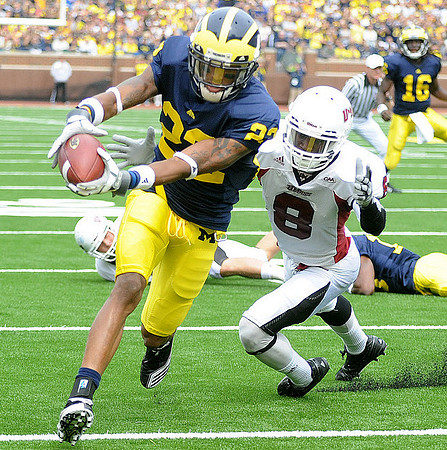 Darryl Stonum (22) and Denard Robinson (16)