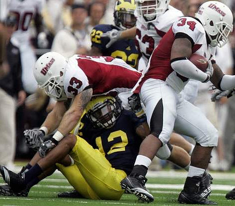 Roy Roundtree (12) and Darryl Stonum (22)