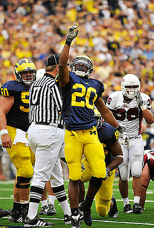 David Molk (50) and Michael Shaw (20)