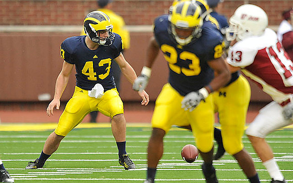 Will Hagerup (43) and Floyd Simmons (23)