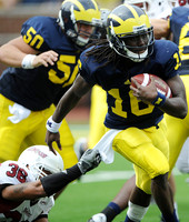 David Molk (50) and Denard Robinson (16)
