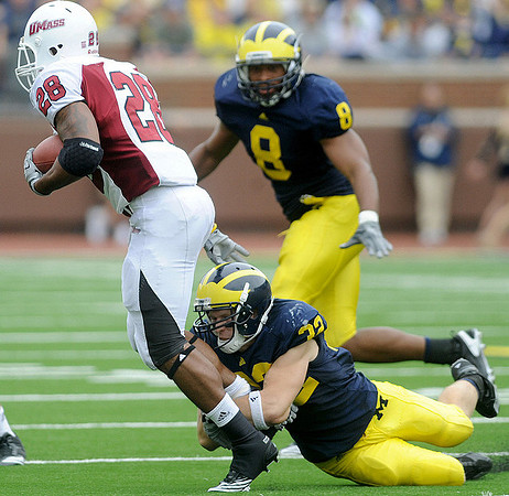 Jordan Kovacs (32) and Jonas Mouton (8)
