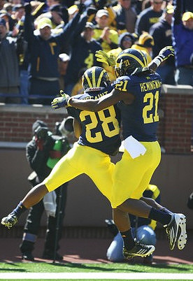 Fitzgerald Toussaint (28) and Junior Hemingway (21)