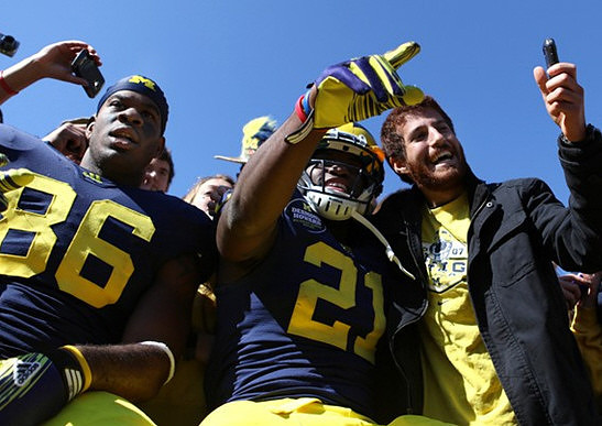 Kevin Koger (86) and Junior Hemingway (21)