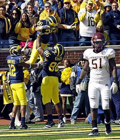 Roy Roundtree (12), Drew Dileo (26), and Kevin Koger (86)
