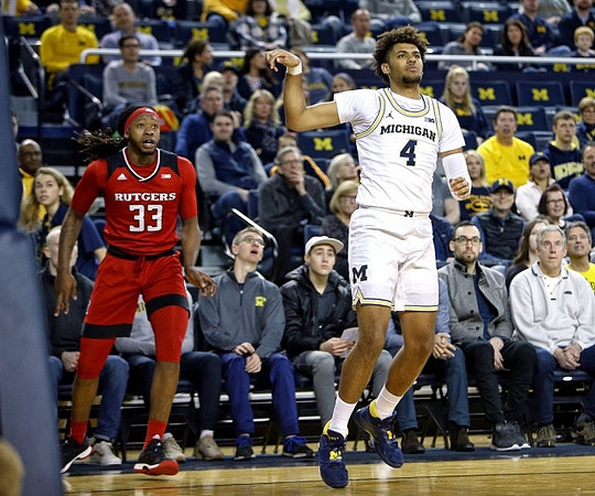 Isaiah Livers (4)