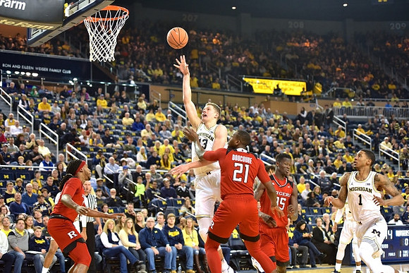 Moritz Wagner (13) and Charles Matthews (1)