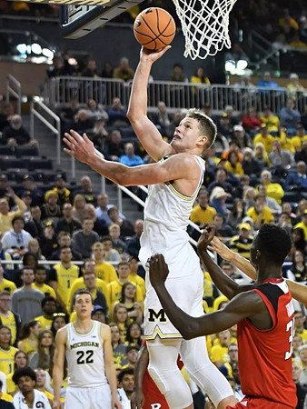 Moritz Wagner (13) and Duncan Robinson (22)