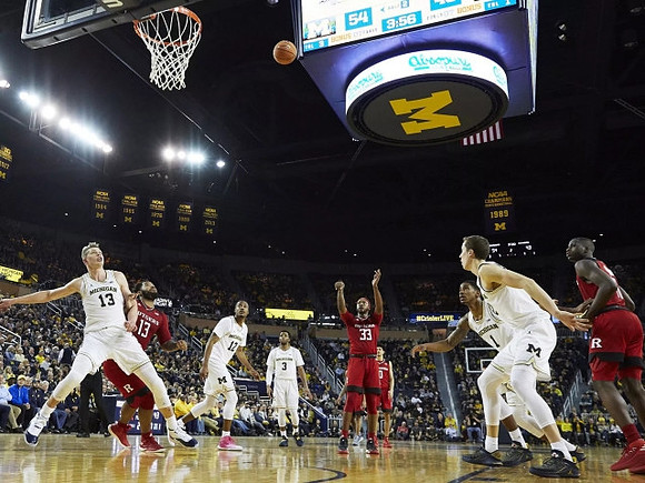 Moritz Wagner (13), Muhammad-Ali Abdur-Rahkman (12), Zavier Simpson (3), Charles Matthews (1), and Duncan Robinson (22)