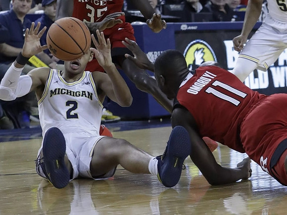 Jordan Poole (2) and Jaaron Simmons (5)