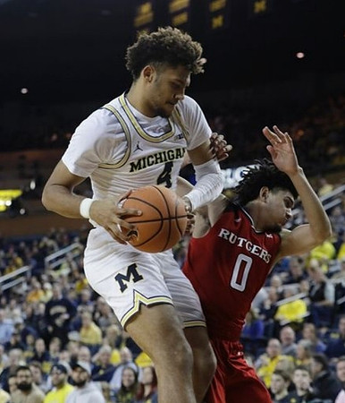 Isaiah Livers (4)
