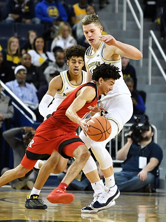 Jordan Poole (2) and Moritz Wagner (13)