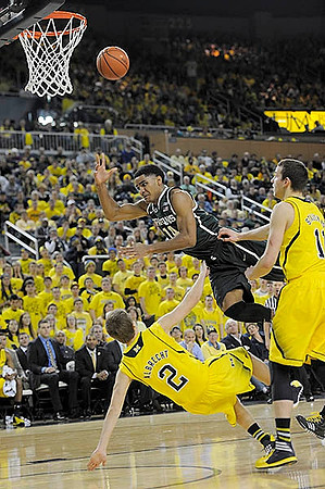 Spike Albrecht (2) and Nik Stauskas (11)