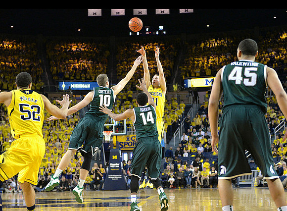 Jordan Morgan (52) and Nik Stauskas (11)