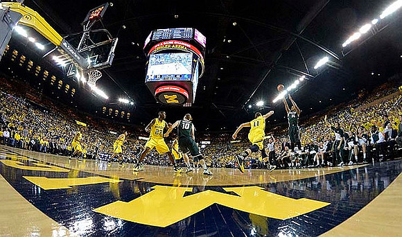 Caris LeVert (23) and Nik Stauskas (11)