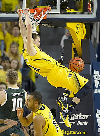 Jon Horford (15) and Nik Stauskas (11)