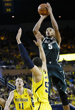 Nik Stauskas (11) and Jordan Morgan (52)