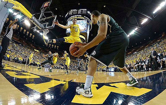 Nik Stauskas (11) and Jordan Morgan (52)