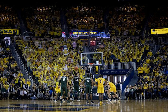 Zavier Simpson (3) and Franz Wagner (21)