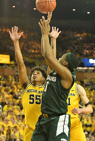 Eli Brooks (55) and Franz Wagner (21)