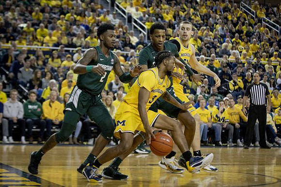 Zavier Simpson (3) and Austin Davis (51)