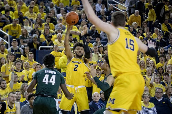 Isaiah Livers (2) and Jon Teske (15)