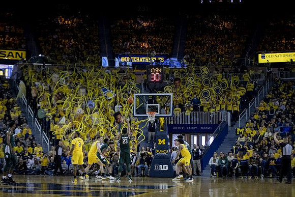 Zavier Simpson (3), Franz Wagner (21), Jon Teske (15), and Eli Brooks (55)