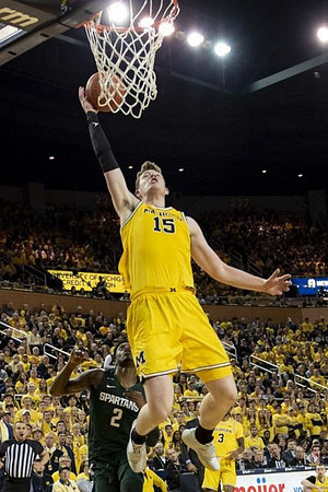 Jon Teske (15) and Zavier Simpson (3)